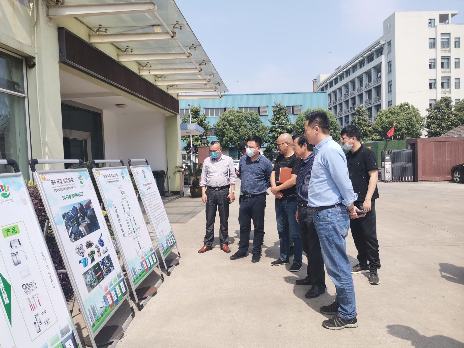 環(huán)強再生資源公司分揀中心參觀.jpg 環(huán)強再生資源公司分揀中心參觀.jpg